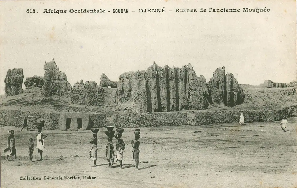 The ruins of the old mosque in Djenné, photographed by Edmond Fortier in 1906, just before the present mosque was built.